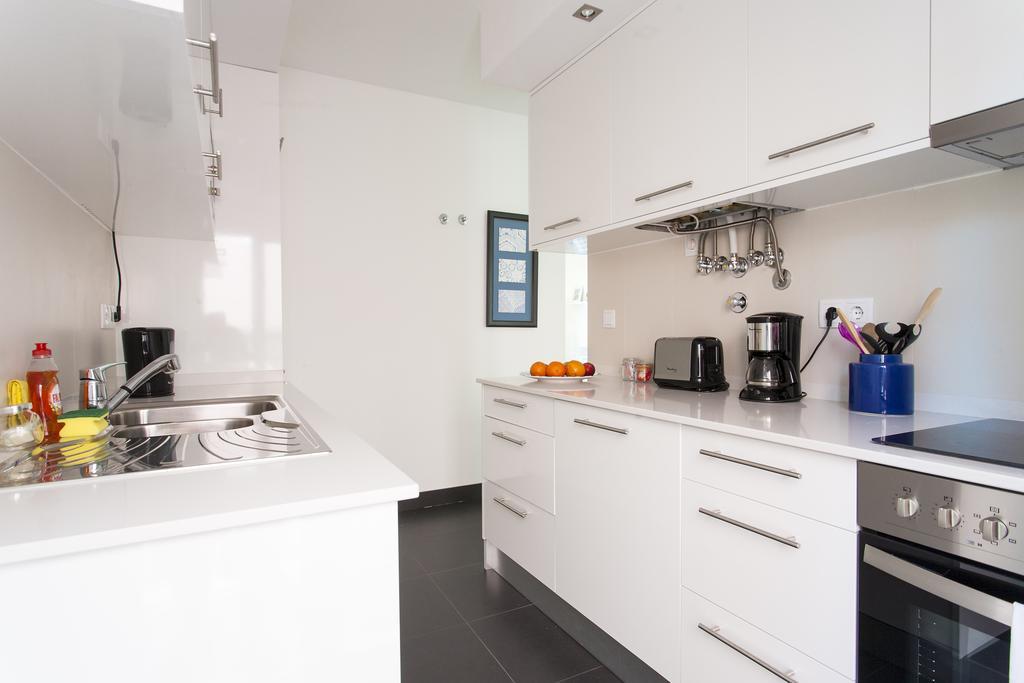 Joivy Joyful 2Br Apt With Terrace Nearby Sao Bento Palace Lisbon Room photo