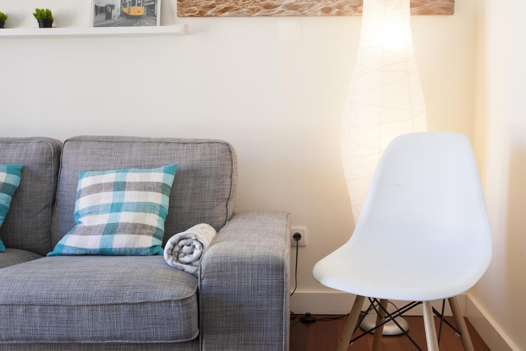 Joivy Joyful 2Br Apt With Terrace Nearby Sao Bento Palace Lisbon Room photo
