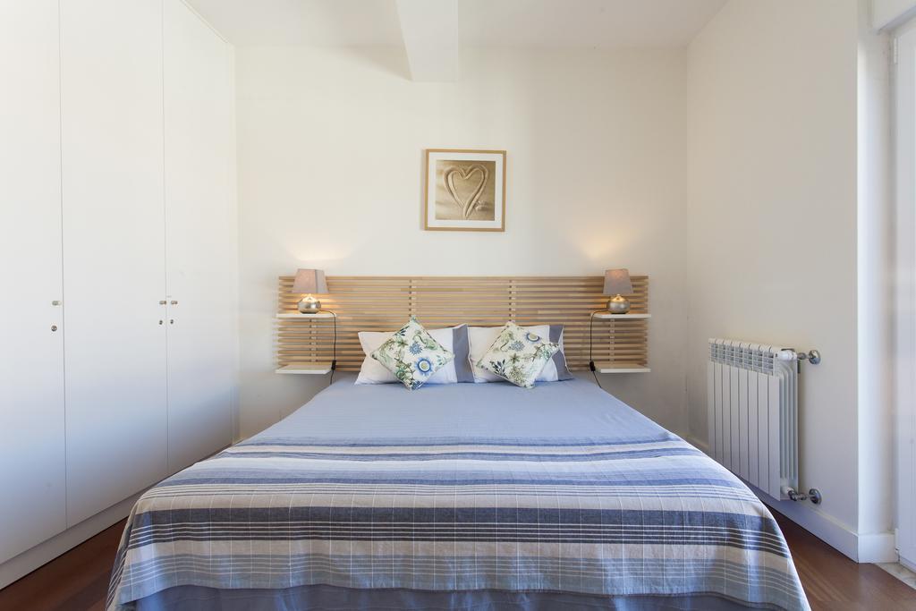 Joivy Joyful 2Br Apt With Terrace Nearby Sao Bento Palace Lisbon Room photo